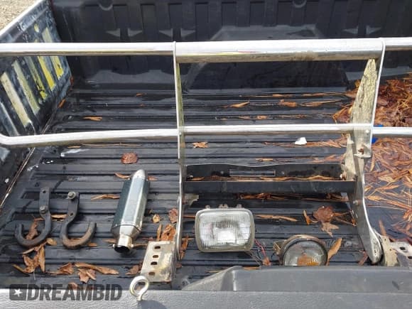 ✅ 1996 GMC Sierra 1500 • VIN: 1GTEC14W4TZ537164 • Лот: 43832032. Опубликован ранее на IAAI с пробегом 222 773 миль. Бесплатный доступ к архиву аукционных продаж из США и подробный отчёт об истории автомобиля на DreamBid. Изображение 12.