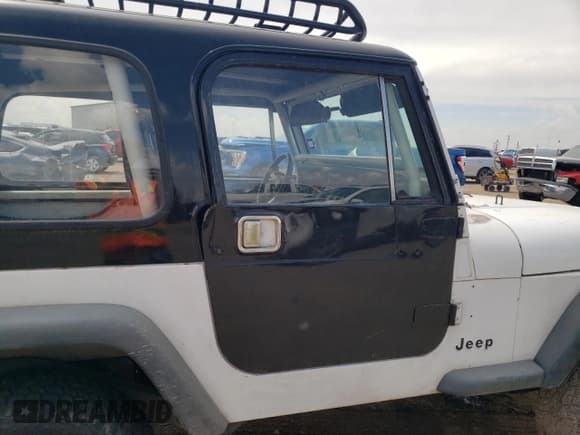 ✅ 1990 Jeep Wrangler S • VIN: 2J4FY19E0LJ523416 • Lot: 55220945. Wystawiony na Copart z przebiegiem 149 374 mil. Bezpłatny archiwum sprzedaży aukcyjnych z USA i szczegółowy raport historii pojazdu na DreamBid. Zdjęcie 10.