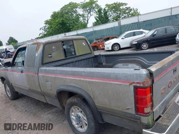 1992 Dodge Dakota с VIN 1B7FL23X1NS640431, выставлен на аукционе IAAI как лот 42467935 с пробегом 125 657 миль миль и . История ставок и продаж доступна на DreamBid. Изображение 13.