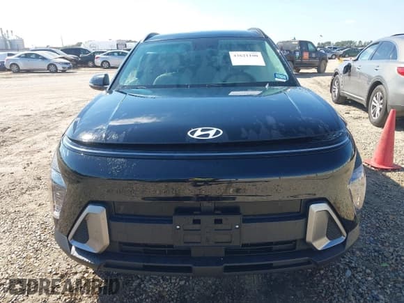 ✅ 2025 Hyundai Kona SEL • VIN: KM8HB3AB6SU307646 • Lot: 43621100. Listed on IAAI with 8,945 mi. Free auction sales archive from the USA and detailed vehicle history report at DreamBid. Image 11.