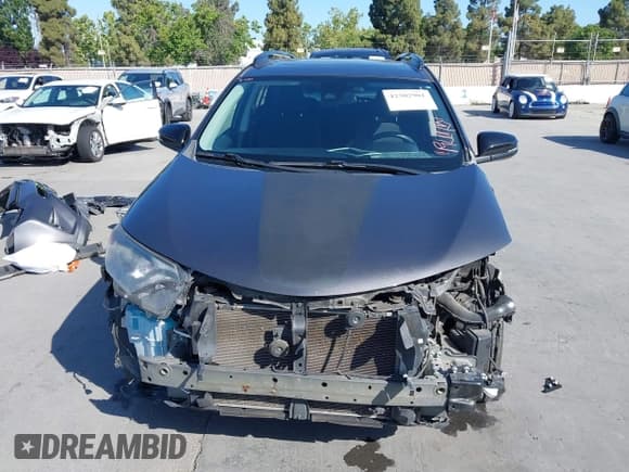 ✅ 2018 Toyota RAV4 XLE • VIN: 2T3RFREV4JW743546 • Lot: 42302901. Wystawiony na IAAI z przebiegiem 105 067 mil. Bezpłatny archiwum sprzedaży aukcyjnych z USA i szczegółowy raport historii pojazdu na DreamBid. Zdjęcie 6.