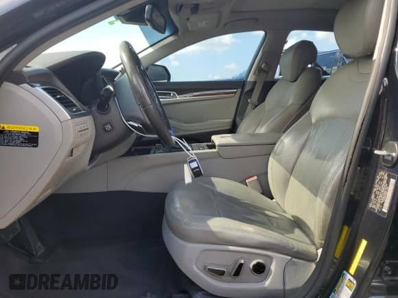 ✅ 2017 Genesis G80 3.8L • VIN: KMHGN4JE3HU194749 • Lot: 67379265. Wystawiony na Copart z przebiegiem 96 011 mil. Bezpłatny archiwum sprzedaży aukcyjnych z USA i szczegółowy raport historii pojazdu na DreamBid. Zdjęcie 7.