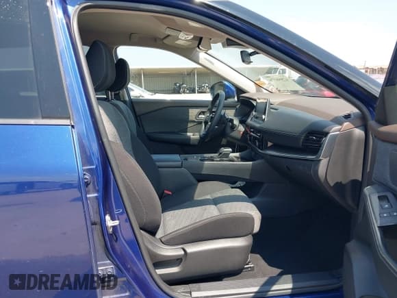 ✅ 2021 Nissan Rogue SV • VIN: JN8AT3BA1MW010482 • Lot: 42898776. Wystawiony na IAAI z przebiegiem 113 937 mil. Bezpłatny archiwum sprzedaży aukcyjnych z USA i szczegółowy raport historii pojazdu na DreamBid. Zdjęcie 5.
