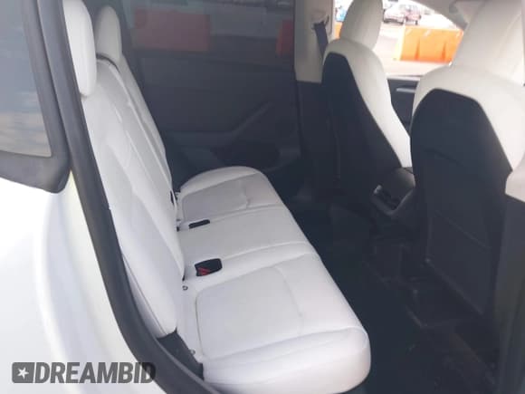 ✅ 2022 Tesla Model Y Performance • VIN: 7SAYGDEF6NF538958 • Lot: 43264050. Wystawiony na IAAI z przebiegiem 46 435 mil. Bezpłatny archiwum sprzedaży aukcyjnych z USA i szczegółowy raport historii pojazdu na DreamBid. Zdjęcie 8.