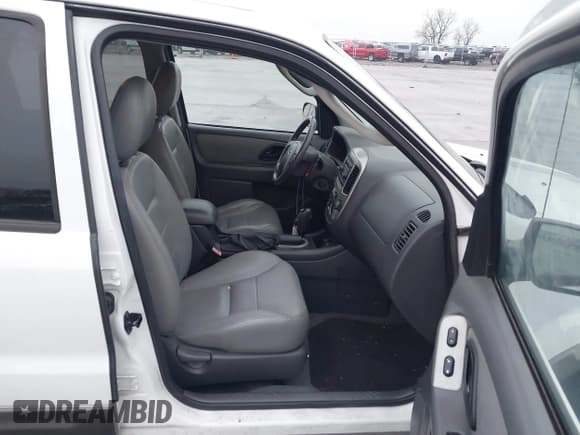 ✅ 2005 Ford Escape XLT • VIN: 1FMYU93125KA69876 • Lot: 41923043. Listed on IAAI with 186,306 mi. Free auction sales archive from the USA and detailed vehicle history report at DreamBid. Image 5.