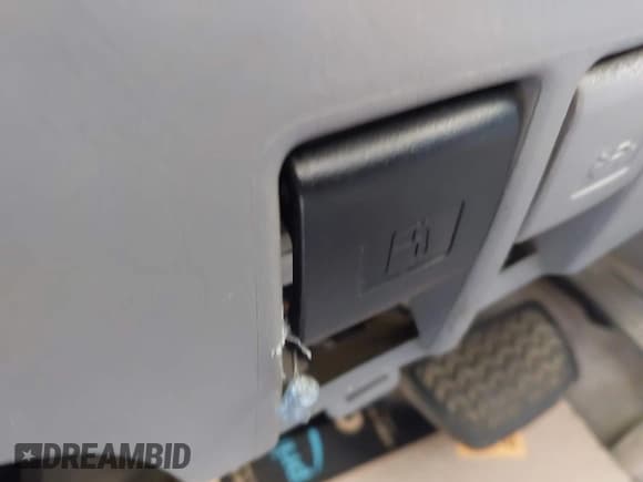 ✅ 2004 Toyota 4Runner SR5 • VIN: JTEBT14RX40035743 • Lot: 43140948. Wystawiony na IAAI z przebiegiem 291 594 mil. Bezpłatny archiwum sprzedaży aukcyjnych z USA i szczegółowy raport historii pojazdu na DreamBid. Zdjęcie 18.