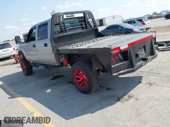 ✅ 2005 Chevrolet Silverado 2500HD Work Truck • VIN: 1GCHK23235F803038 • Lot: 43192366. Wystawiony na IAAI z przebiegiem 266 626 mil. Bezpłatny archiwum sprzedaży aukcyjnych z USA i szczegółowy raport historii pojazdu na DreamBid. Zdjęcie 3.