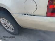 ✅ 2013 Chevrolet Suburban LT • VIN: 1GNSCJE06DR121770 • Lot: 43074095. Wystawiony na IAAI z przebiegiem 240 775 mil. Bezpłatny archiwum sprzedaży aukcyjnych z USA i szczegółowy raport historii pojazdu na DreamBid. Zdjęcie 6.