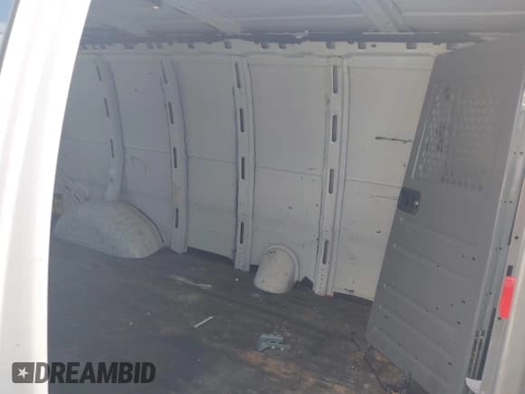 ✅ 2020 Chevrolet Express Cargo • VIN: 1GCWGBFG5L1271351 • Лот: 43626562. Опубликован ранее на IAAI с пробегом 128 005 миль. Бесплатный доступ к архиву аукционных продаж из США и подробный отчёт об истории автомобиля на DreamBid. Изображение 8.