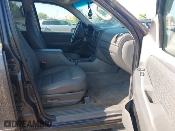 ✅ 2002 Ford Explorer XLS • VIN: 1FMZU72E72UA60099 • Lot: 42585178. Listed on IAAI with Not provided. Free auction sales archive from the USA and detailed vehicle history report at DreamBid. Image 5.