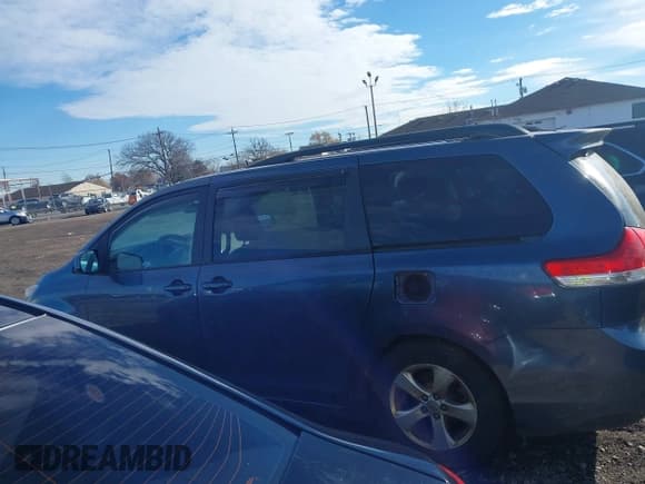 ✅ 2014 Toyota Sienna LE • VIN: 5TDKK3DCXES412410 • Lot: 43777852. Listed on IAAI with 228,333 mi. Free auction sales archive from the USA and detailed vehicle history report at DreamBid. Image 14.