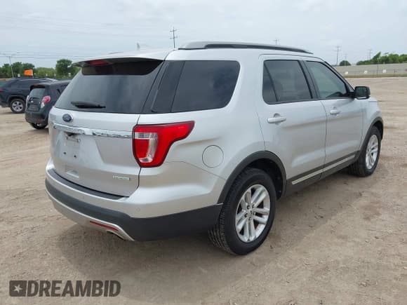 ✅ 2017 Ford Explorer XLT • VIN: 1FM5K7DH1HGC54078 • Lot: 42748822. Listed on IAAI with 136,356 mi. Free auction sales archive from the USA and detailed vehicle history report at DreamBid. Image 4.