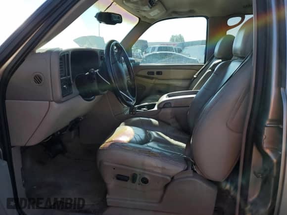 2003 Chevrolet Suburban LT с VIN 3GNEC16T83G219798, выставлен на аукционе Copart как лот 73241684 с пробегом 170 824 миль миль и Списание • Salvage title. История ставок и продаж доступна на DreamBid. Изображение 7.