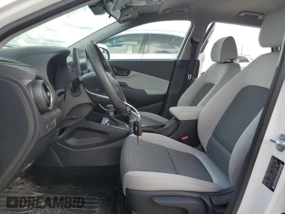 ✅ 2023 Hyundai Kona SE • VIN: KM8K22AB4PU025805 • Лот: 73993044. Опубликован ранее на Copart с пробегом 12 160 миль. Бесплатный доступ к архиву аукционных продаж из США и подробный отчёт об истории автомобиля на DreamBid. Изображение 7.