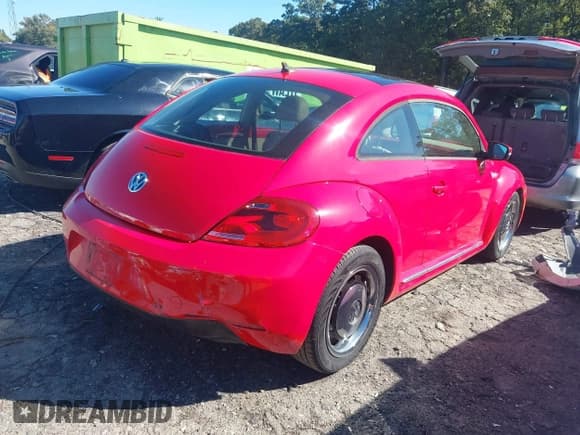 ✅ 2013 Volkswagen Beetle Fender Edition • VIN: 3VWJP7AT5DM619632 • Lot: 40550698. Listed on IAAI with 35,000 mi. Free auction sales archive from the USA and detailed vehicle history report at DreamBid. Image 4.