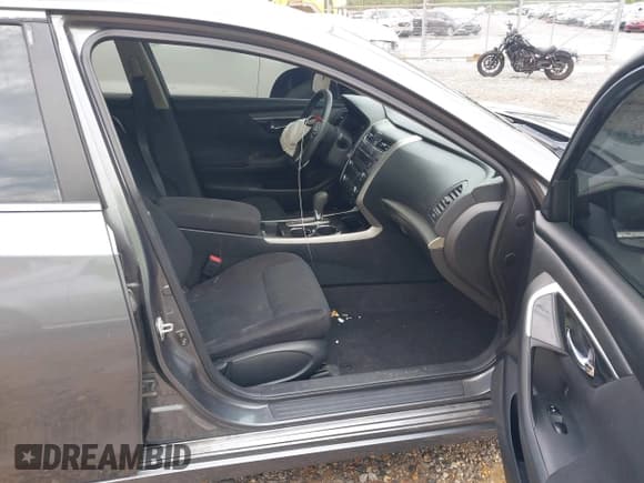 ✅ 2014 Nissan Altima SV • VIN: 1N4AL3AP8EC204002 • Lot: 43299724. Wystawiony na IAAI z przebiegiem 234 954 mil. Bezpłatny archiwum sprzedaży aukcyjnych z USA i szczegółowy raport historii pojazdu na DreamBid. Zdjęcie 5.