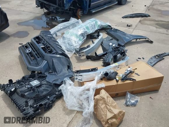 ✅ 2024 Toyota Tacoma SR • VIN: 3TYKD5HN7RT000845 • Lot: 42097772. Wystawiony na IAAI z przebiegiem 9 881 mil. Bezpłatny archiwum sprzedaży aukcyjnych z USA i szczegółowy raport historii pojazdu na DreamBid. Zdjęcie 12.