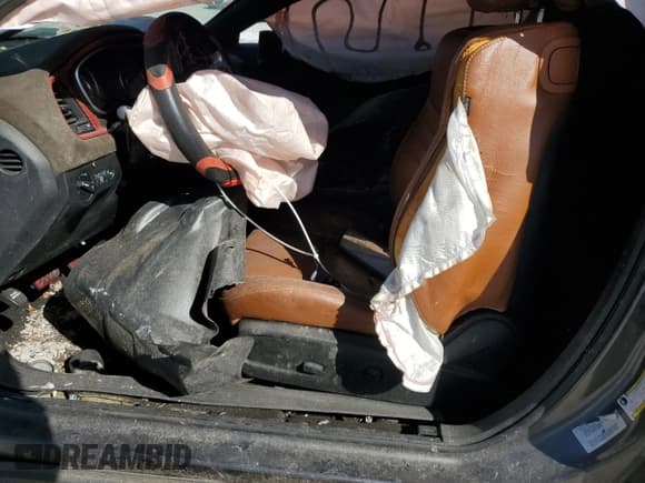 ✅ 2015 Dodge Challenger SRT 392 • VIN: 2C3CDZDJ5FH912639 • Lot: 91934805. Wystawiony na Copart z przebiegiem Nie podano. Bezpłatny archiwum sprzedaży aukcyjnych z USA i szczegółowy raport historii pojazdu na DreamBid. Zdjęcie 7.