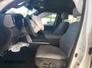 ✅ 2025 Toyota Tundra SR5 • VIN: 5TFWA5DB2SX249605 • Lot: 82513285. Wystawiony na Copart z przebiegiem 21 978 mil. Bezpłatny archiwum sprzedaży aukcyjnych z USA i szczegółowy raport historii pojazdu na DreamBid. Zdjęcie 7.