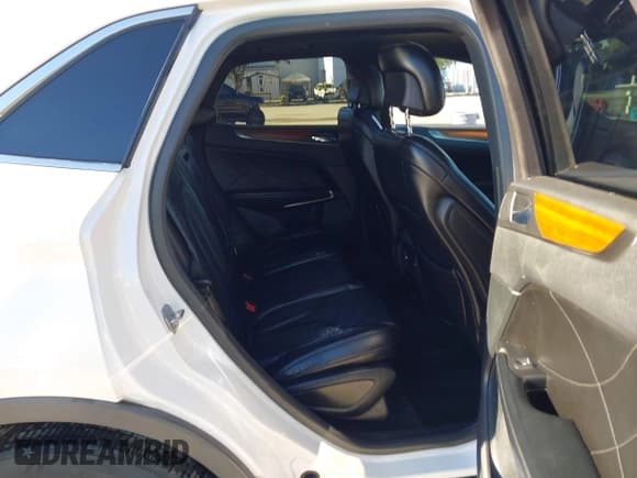 ✅ 2017 Lincoln MKC Select • VIN: 5LMCJ2C98HUL33379 • Lot: 43775018. Listed on IAAI with 79,297 mi. Free auction sales archive from the USA and detailed vehicle history report at DreamBid. Image 8.