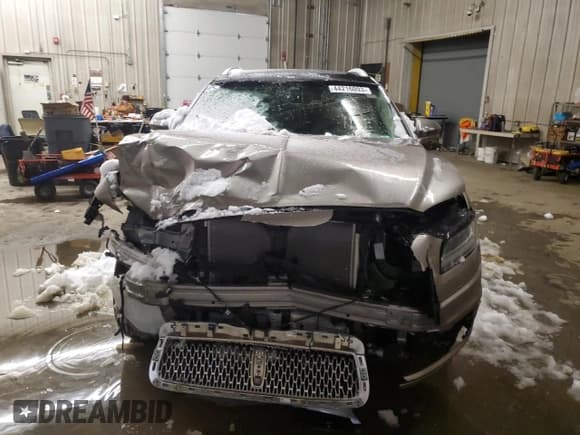 ✅ 2020 Lincoln Nautilus Reserve • VIN: 2LMPJ8K96LBL25616 • Lot: 44216093. Wystawiony na Copart z przebiegiem 15 511 mil. Bezpłatny archiwum sprzedaży aukcyjnych z USA i szczegółowy raport historii pojazdu na DreamBid. Zdjęcie 5.