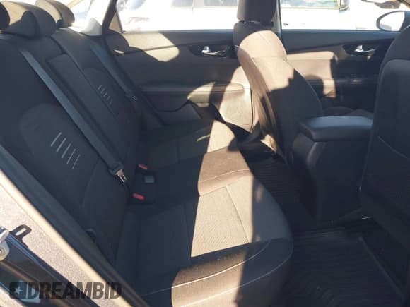 ✅ 2019 Kia Forte S • VIN: 3KPF34AD6KE036375 • Lot: 43461254. Wystawiony na IAAI z przebiegiem 67 584 mil. Bezpłatny archiwum sprzedaży aukcyjnych z USA i szczegółowy raport historii pojazdu na DreamBid. Zdjęcie 8.