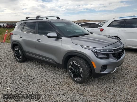 ✅ 2024 Kia Seltos SX • VIN: KNDETCA75R7573166 • Lot: 69739175. Wystawiony na Copart z przebiegiem 16 912 mil. Bezpłatny archiwum sprzedaży aukcyjnych z USA i szczegółowy raport historii pojazdu na DreamBid. Zdjęcie 4.