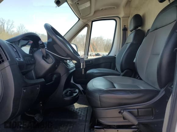 ✅ 2014 Ram ProMaster Cargo • VIN: 3C6TRVAG6EE110634 • Lot: 52756025. Wystawiony na Copart z przebiegiem 116 445 mil. Bezpłatny archiwum sprzedaży aukcyjnych z USA i szczegółowy raport historii pojazdu na DreamBid. Zdjęcie 7.