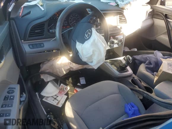 ✅ 2019 Hyundai Elantra SE • VIN: 5NPD74LF5KH442427 • Lot: 86449785. Listed on Copart with 76,414 mi. Free auction sales archive from the USA and detailed vehicle history report at DreamBid. Image 8.