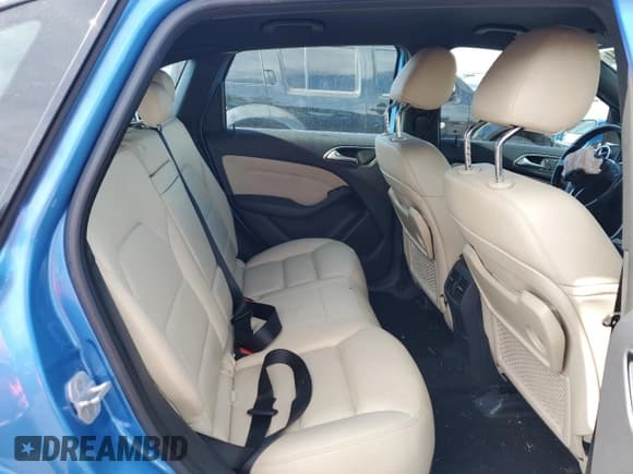 ✅ 2014 Mercedes-Benz B Electric Drive • VIN: WDDVP9AB3EJ003990 • Lot: 65251044. Wystawiony na Copart z przebiegiem Nie podano. Bezpłatny archiwum sprzedaży aukcyjnych z USA i szczegółowy raport historii pojazdu na DreamBid. Zdjęcie 12.