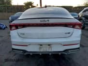 ✅ 2022 Kia K5 GT-Line • VIN: 5XXG64J2XNG089506 • Lot: 93995715. Wystawiony na Copart z przebiegiem 102 201 mil. Bezpłatny archiwum sprzedaży aukcyjnych z USA i szczegółowy raport historii pojazdu na DreamBid. Zdjęcie 6.