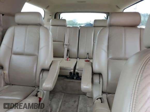 ✅ 2008 Chevrolet Suburban LTZ • VIN: 3GNFC16058G207836 • Lot: 71247964. Wystawiony na Copart z przebiegiem 293 553 mil. Bezpłatny archiwum sprzedaży aukcyjnych z USA i szczegółowy raport historii pojazdu na DreamBid. Zdjęcie 10.