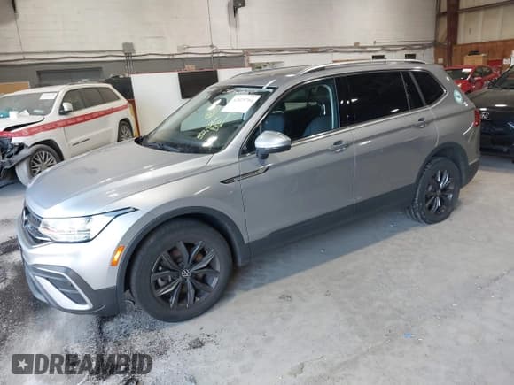 ✅ 2022 Volkswagen Tiguan SE • VIN: 3VV2B7AX9NM148970 • Lot: 42029704. Wystawiony na IAAI z przebiegiem 52 820 mil. Bezpłatny archiwum sprzedaży aukcyjnych z USA i szczegółowy raport historii pojazdu na DreamBid. Zdjęcie 19.