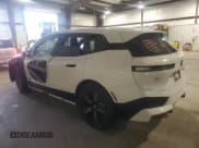 ✅ 2023 BMW iX xDrive50 • VIN: WB523CF0XPCM62725 • Lot: 58658353. Wystawiony na Copart z przebiegiem 1 203 mil. Bezpłatny archiwum sprzedaży aukcyjnych z USA i szczegółowy raport historii pojazdu na DreamBid. Zdjęcie 2.