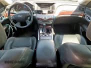 ✅ 2018 Infiniti Q70 Luxe • VIN: JN1BY1AP5JM180365 • Lot: 80109485. Wystawiony na Copart z przebiegiem 146 028 mil. Bezpłatny archiwum sprzedaży aukcyjnych z USA i szczegółowy raport historii pojazdu na DreamBid. Zdjęcie 8.