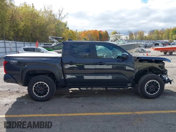 ✅ 2025 Toyota Tacoma TRD Off Road • VIN: 3TMLB5JN5SM106295 • Lot: 43538284. Wystawiony na IAAI z przebiegiem 7 749 mil. Bezpłatny archiwum sprzedaży aukcyjnych z USA i szczegółowy raport historii pojazdu na DreamBid. Zdjęcie 14.