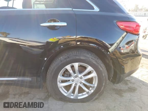 ✅ 2015 Infiniti QX70 • VIN: JN8CS1MUXFM381615 • Lot: 42598307. Wystawiony na IAAI z przebiegiem 80 989 mil. Bezpłatny archiwum sprzedaży aukcyjnych z USA i szczegółowy raport historii pojazdu na DreamBid. Zdjęcie 18.