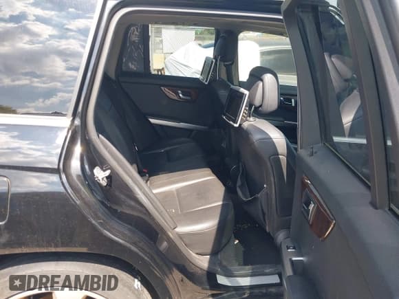 ✅ 2011 Mercedes-Benz GLK 350 • VIN: WDCGG5GB0BF551182 • Lot: 43254175. Listed on IAAI with 192,873 mi. Free auction sales archive from the USA and detailed vehicle history report at DreamBid. Image 8.