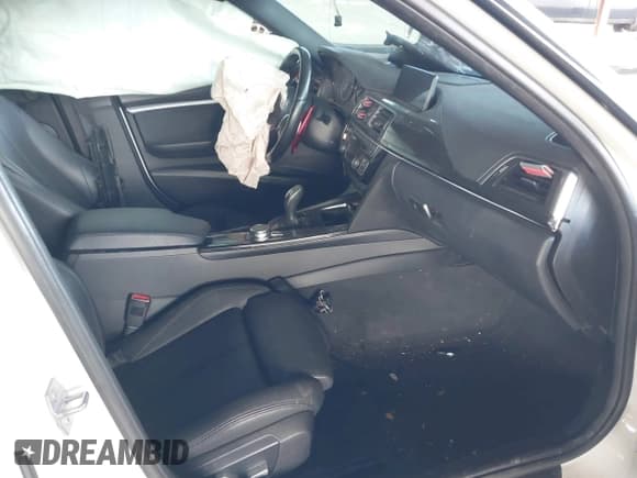 ✅ 2018 BMW 3 Series 340i xDrive • VIN: WBA8B7C52JA585976 • Lot: 41575011. Listed on IAAI with 84,170 mi. Free auction sales archive from the USA and detailed vehicle history report at DreamBid. Image 5.