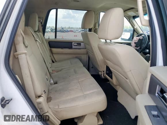 ✅ 2015 Ford Expedition XLT • VIN: 1FMJU1HT8FEF25117 • Lot: 68664715. Wystawiony na Copart z przebiegiem 147 510 mil. Bezpłatny archiwum sprzedaży aukcyjnych z USA i szczegółowy raport historii pojazdu na DreamBid. Zdjęcie 11.