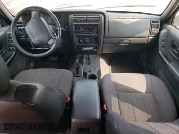 ✅ 2001 Jeep Cherokee Sport • VIN: 1J4FF58S11L616151 • Lot: 59372005. Listed on Copart with 212,142 mi. Free auction sales archive from the USA and detailed vehicle history report at DreamBid. Image 8.