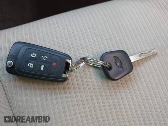 2011 Chevrolet Camaro 1LT z VIN 2G1FB1ED2B9168150, wystawiony jako IAAI lot #43295127 z przebiegiem 134 027 mil mil oraz . Historia ofert i sprzedaży dostępna na DreamBid. Obrazek 11.