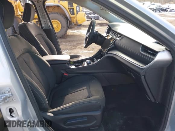 ✅ 2023 Jeep Grand Cherokee Altitude • VIN: 1C4RJKAG1P8865521 • Lot: 41404715. Listed on IAAI with 5 mi. Free auction sales archive from the USA and detailed vehicle history report at DreamBid. Image 5.