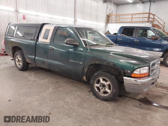 ✅ 2000 Dodge Dakota • VIN: 1B7GL22X4YS628395 • Lot: 41241161. Wystawiony na IAAI z przebiegiem 183 374 mil. Bezpłatny archiwum sprzedaży aukcyjnych z USA i szczegółowy raport historii pojazdu na DreamBid. Zdjęcie 1.