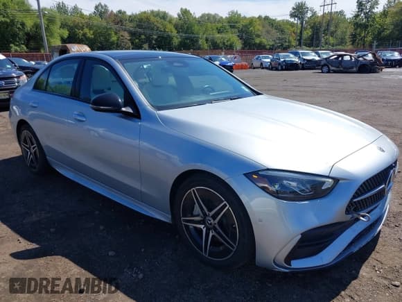 ✅ 2024 Mercedes-Benz C 300 • VIN: W1KAF4HB4RR160882 • Лот: 43127371. Опубликован ранее на IAAI с пробегом 12 207 миль. Бесплатный доступ к архиву аукционных продаж из США и подробный отчёт об истории автомобиля на DreamBid. Изображение 17.