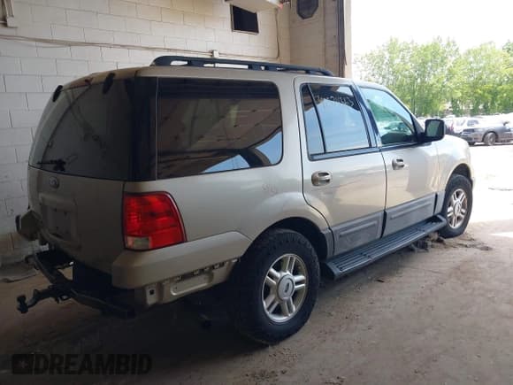 ✅ 2005 Ford Expedition Special Service • VIN: 1FMPU16525LA81872 • Лот: 42374363. Опубликован ранее на IAAI с пробегом 285 499 миль. Бесплатный доступ к архиву аукционных продаж из США и подробный отчёт об истории автомобиля на DreamBid. Изображение 4.