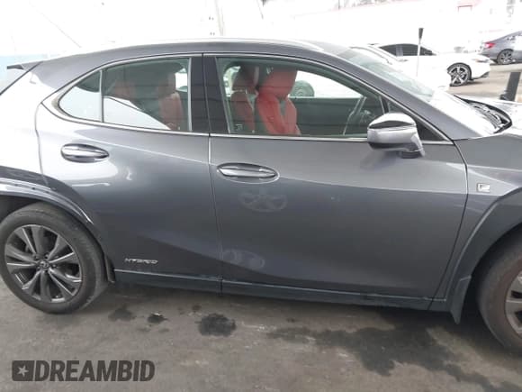 ✅ 2020 Lexus UX 250h F Sport • VIN: JTHR9JBH0L2025493 • Lot: 42175227. Listed on IAAI with 18,315 mi. Free auction sales archive from the USA and detailed vehicle history report at DreamBid. Image 14.