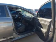 ✅ 2017 Hyundai Elantra SE • VIN: KMHD84LF9HU148598 • Lot: 43215408. Wystawiony na IAAI z przebiegiem 109 286 mil. Bezpłatny archiwum sprzedaży aukcyjnych z USA i szczegółowy raport historii pojazdu na DreamBid. Zdjęcie 5.