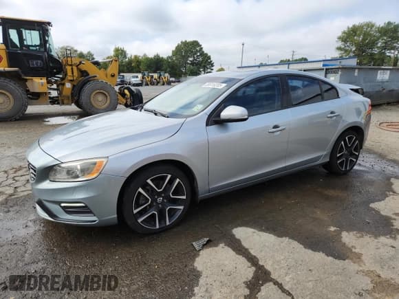 ✅ 2017 Volvo S60 Dynamic • VIN: YV140MTL8H2431422 • Лот: 89916205. Опубликован ранее на Copart с пробегом 89 120 миль. Бесплатный доступ к архиву аукционных продаж из США и подробный отчёт об истории автомобиля на DreamBid. Изображение 1.