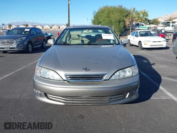 ✅ 2000 Lexus ES 300 • VIN: JT8BF28G2Y0270068 • Lot: 43863072. Wystawiony na IAAI z przebiegiem 132 215 mil. Bezpłatny archiwum sprzedaży aukcyjnych z USA i szczegółowy raport historii pojazdu na DreamBid. Zdjęcie 6.